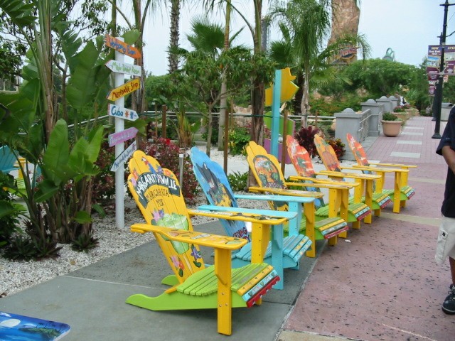 citywalk_chairs